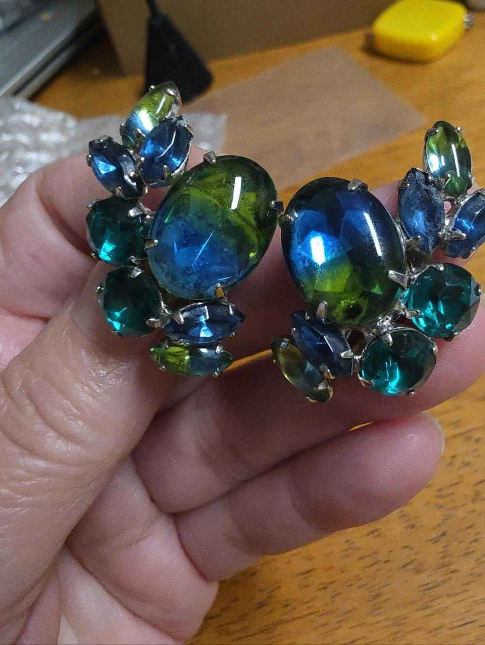 Vintage Weiss Peacock Blue-Green Vintage Glass Cluster Clip-On Earrings -